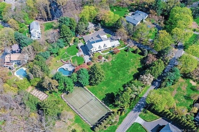 Building Photo - 9 Brookside Dr