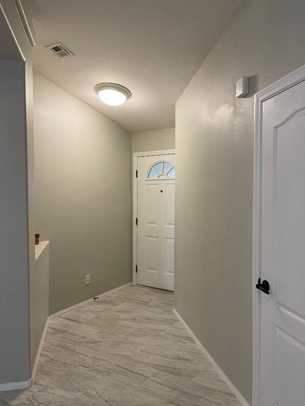 Foto del edificio - 70 Moonlight Village Ln