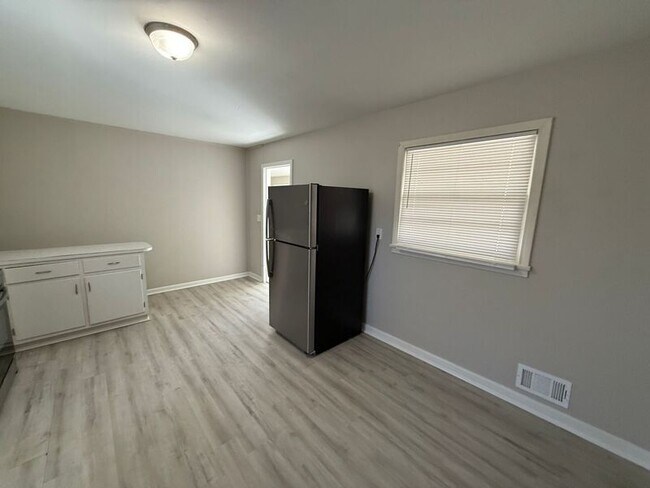 Building Photo - 917 T St