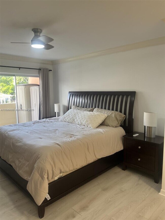 Foto del edificio - 3545 NE 167th St