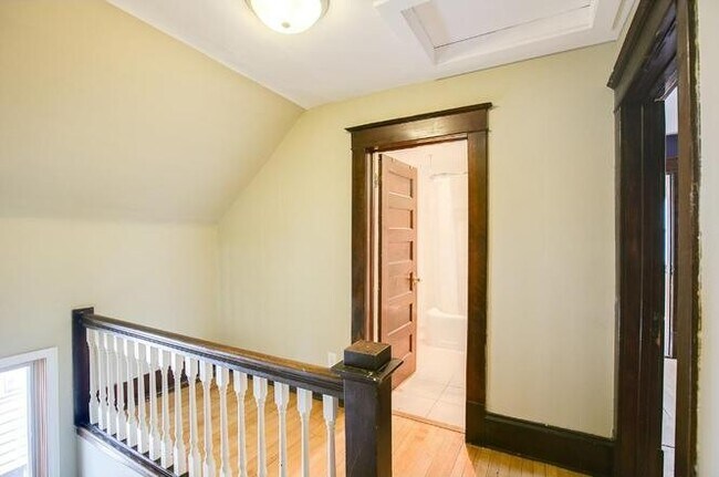 Foto del edificio - 1070 12th Ave SE