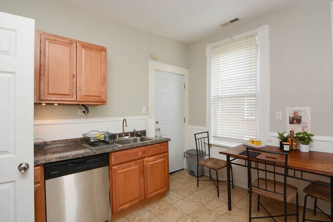 Foto del edificio - 1248 N Greenview Ave