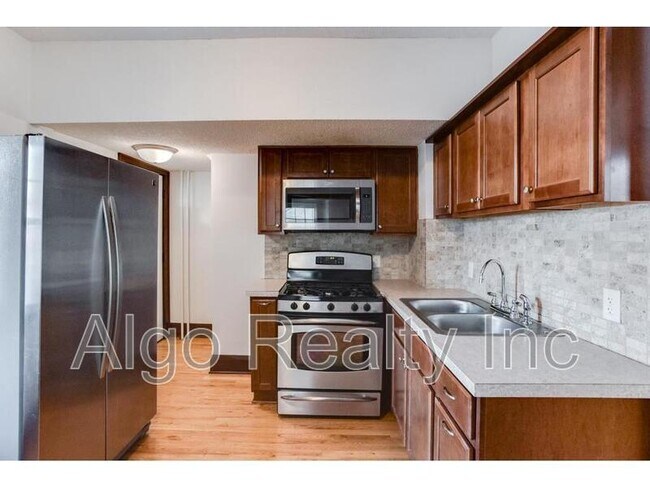 Building Photo - 904 N 30th Ave