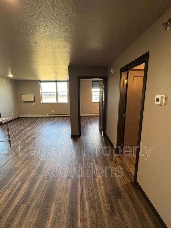 Foto del edificio - 220 E Greenfield Ln