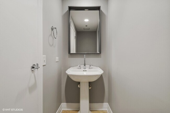 Foto del edificio - 600 N Lake Shore Dr