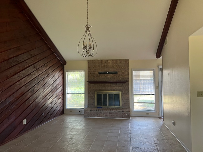 Building Photo - 302 Navajo Dr