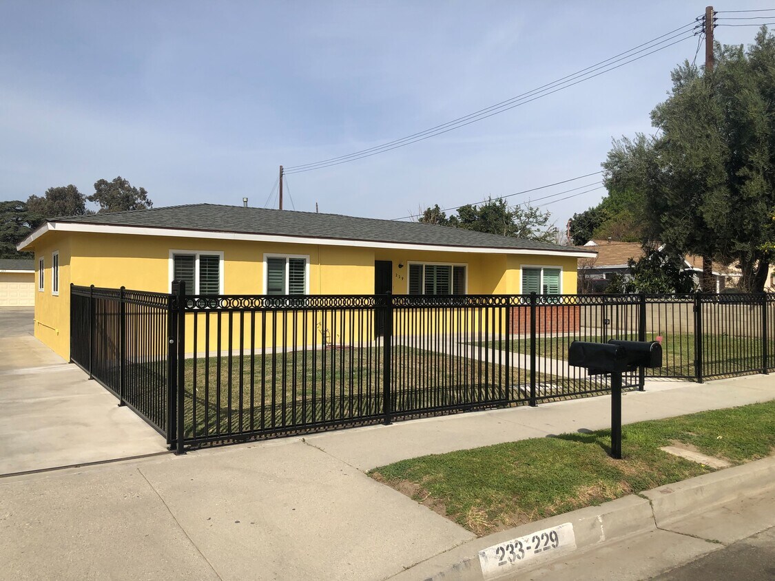 Primary Photo - 229 Santa Mariana Ave