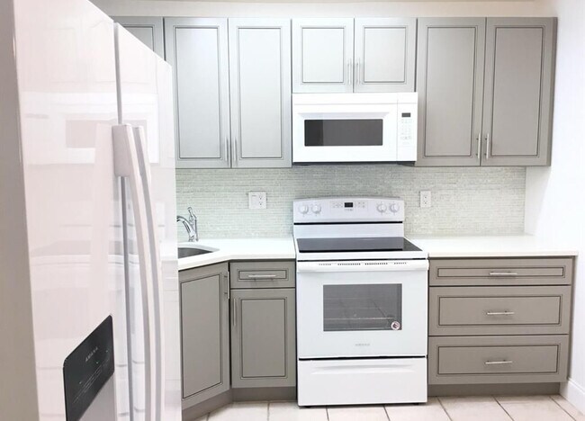 Foto del edificio - 4530 Carambola Cir S