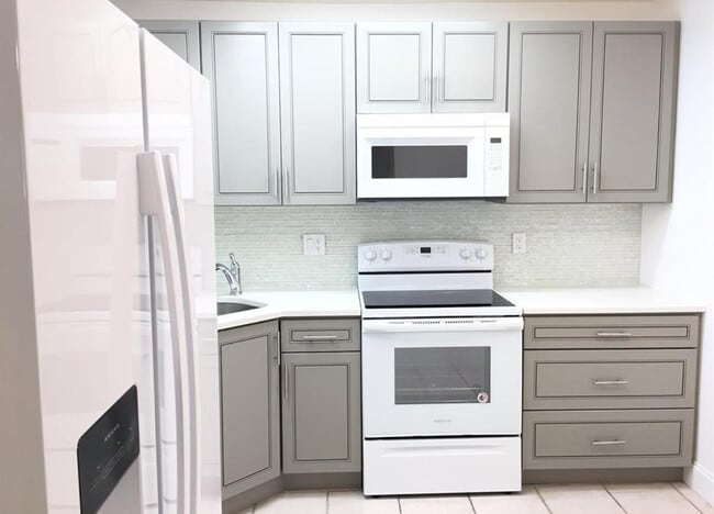 Building Photo - 4530 Carambola Cir S