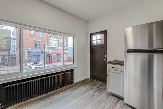 Building Photo - 747 E Warrington Ave