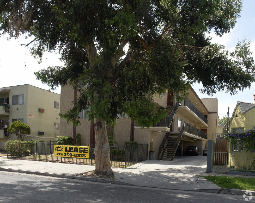 Building Photo - 5912 Willoughby Ave