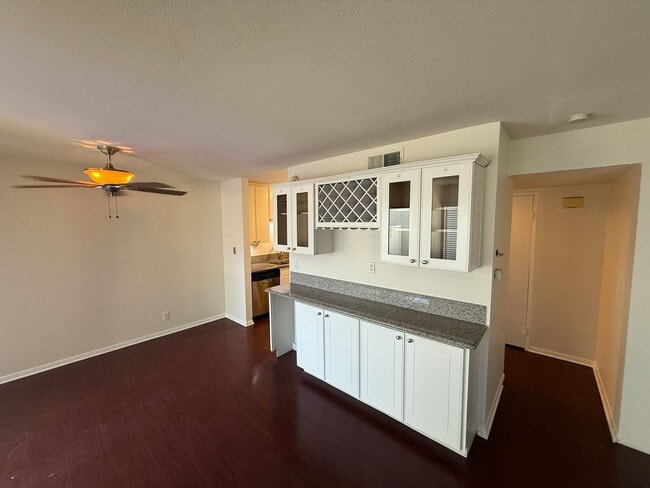Building Photo - 3 Bedroom townhome for Rent in Canyon Coun...