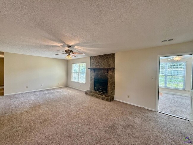 Foto del edificio - 104 Water Dr