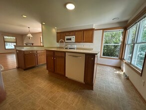Building Photo - 7006 Parker Hill Dr