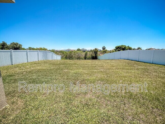 Building Photo - 405 Gris Sky Ln