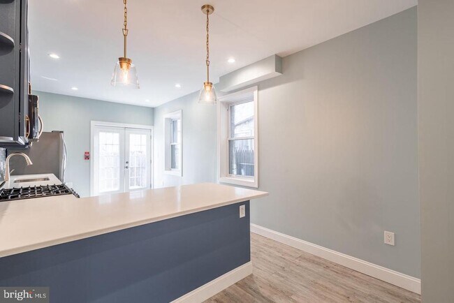 Building Photo - 3030 W Girard Ave