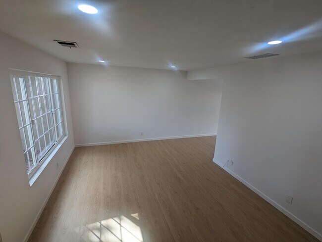 Building Photo - 1487 Tierra Buena Dr