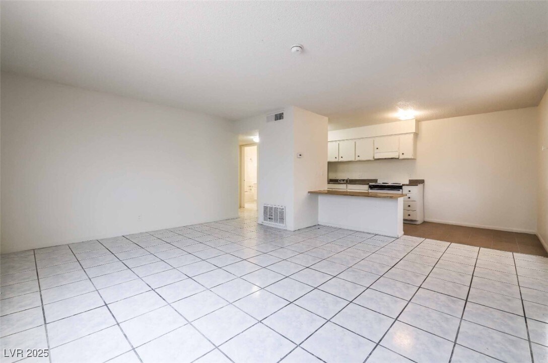 Foto principal - 833 N Bruce St