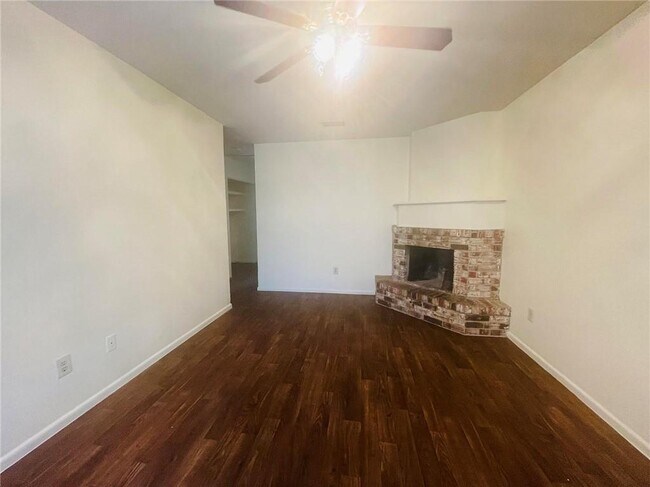 Building Photo - 936 Egyptian Dr