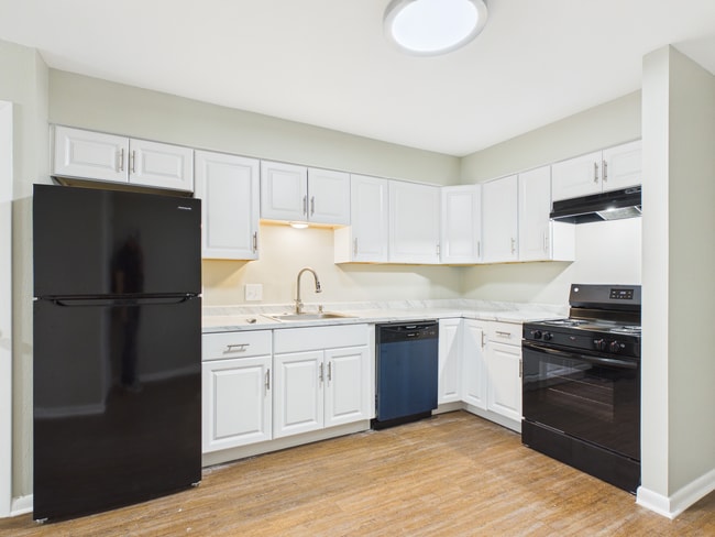 Building Photo - Oxford Pointe Apartments
