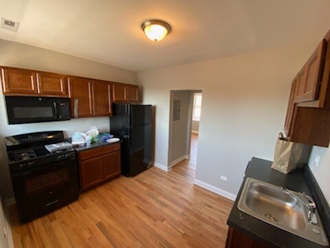 Foto del edificio - 1155 E 72nd St