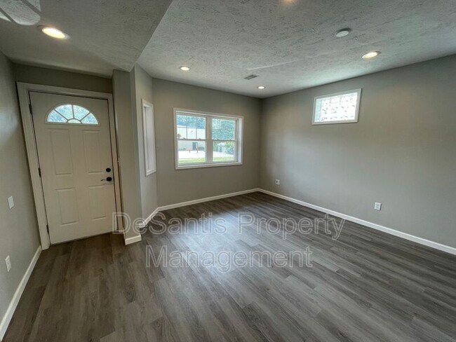 Foto del edificio - 2473 Wildwood Rd