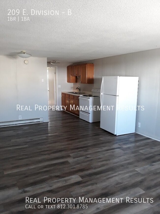 Building Photo - One Bedroom Duplex with Garage