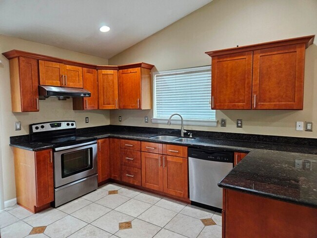 Foto del edificio - 3Bd/2Ba Single Story Home - For viewing!