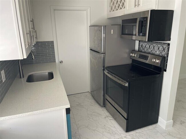 Foto del edificio - 770 NE 38th St