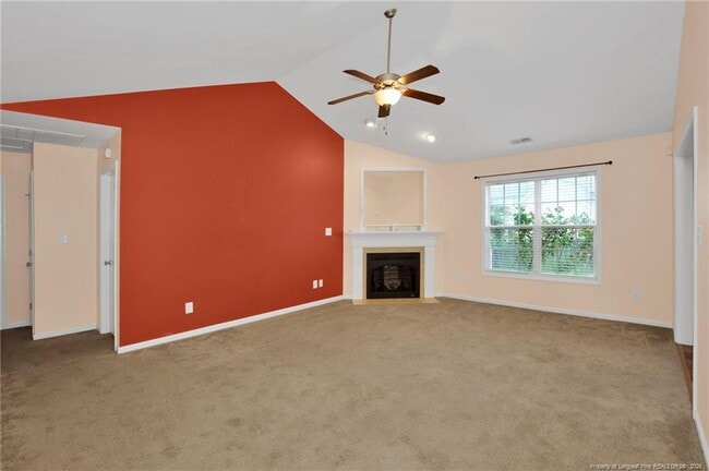 Foto del edificio - 290 Regimental Dr