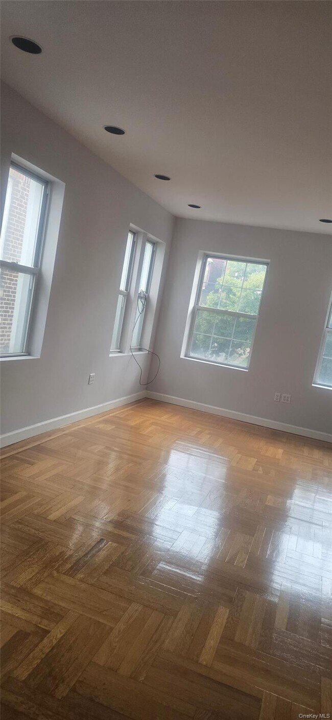 Foto del edificio - 125 W 227th St