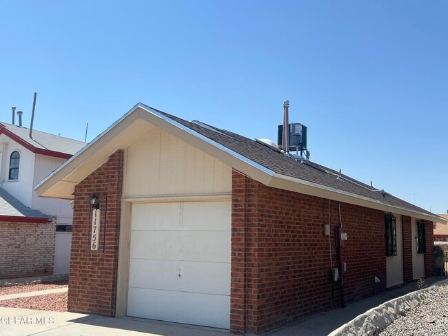 Building Photo - 11756 Royal Banner Ln