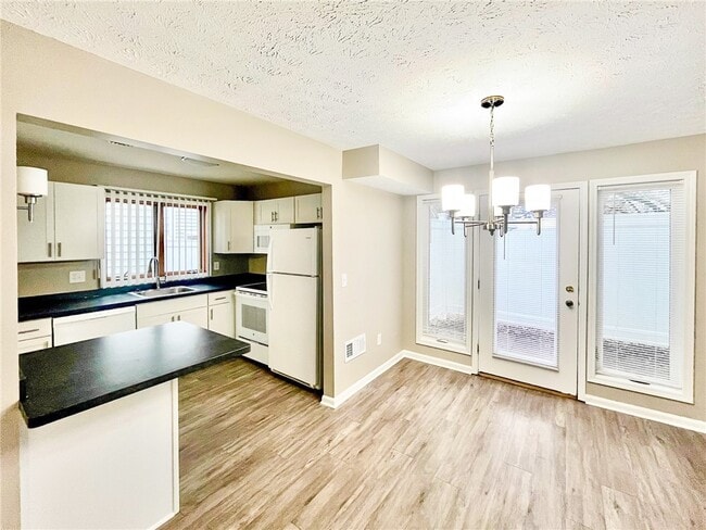 Building Photo - 296 S Fitzhugh St