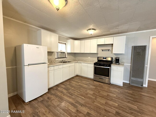 Building Photo - 209 Camp St