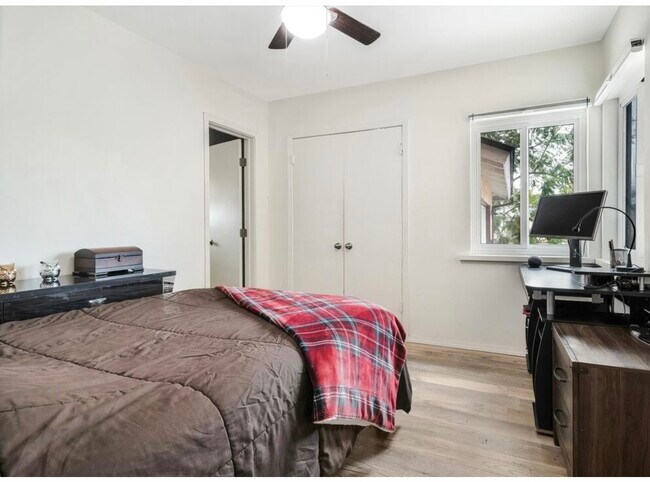 Foto del edificio - 10100 Sophia Ave