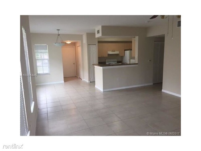 Building Photo - 2570 Centergate Dr