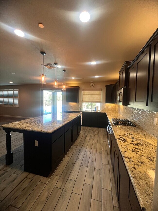 Building Photo - 580 Hampton St