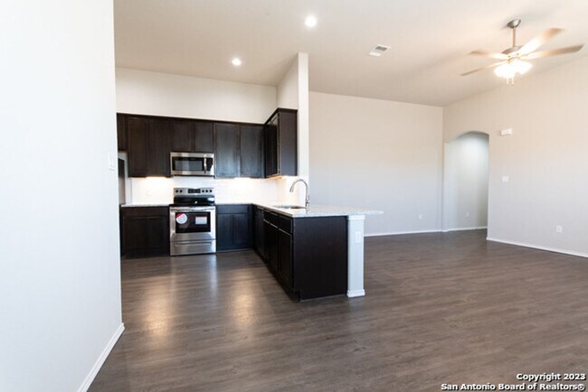 Building Photo - Luxury duplex in Seguin!
