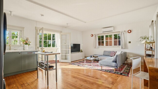 Foto del edificio - 3907 Berenice Pl