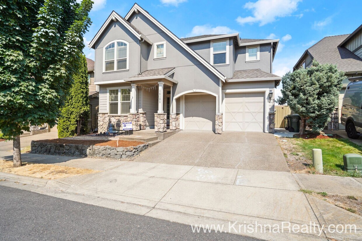 Foto principal - Stunning 4 BD* 2.5 BA* Single Family Home ...