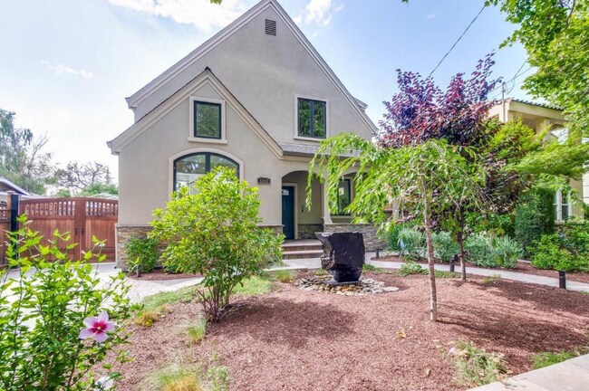 Building Photo - 1362 McKendrie St