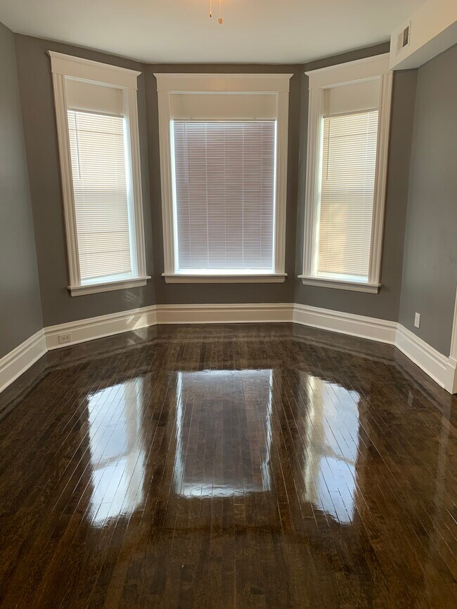 Foto del edificio - 714 W 59th St