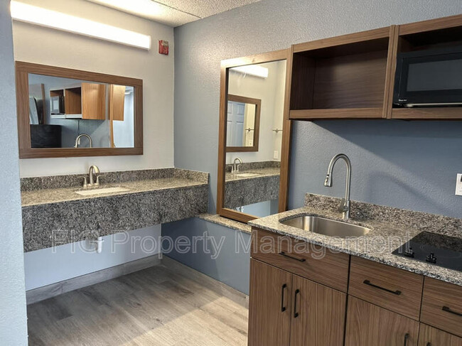 Building Photo - 5100 Family Inn Dr