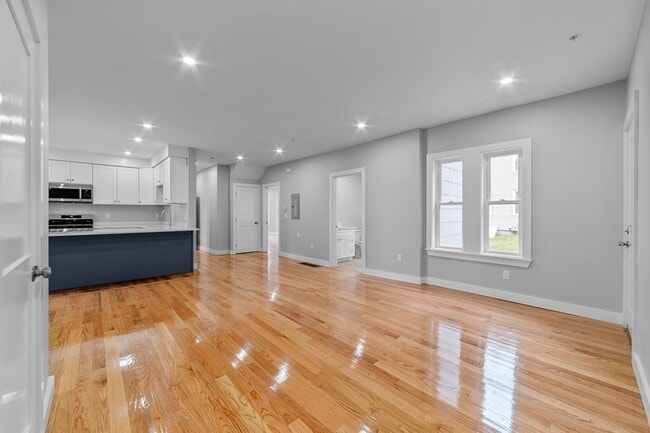 Building Photo - 376 Chestnut St
