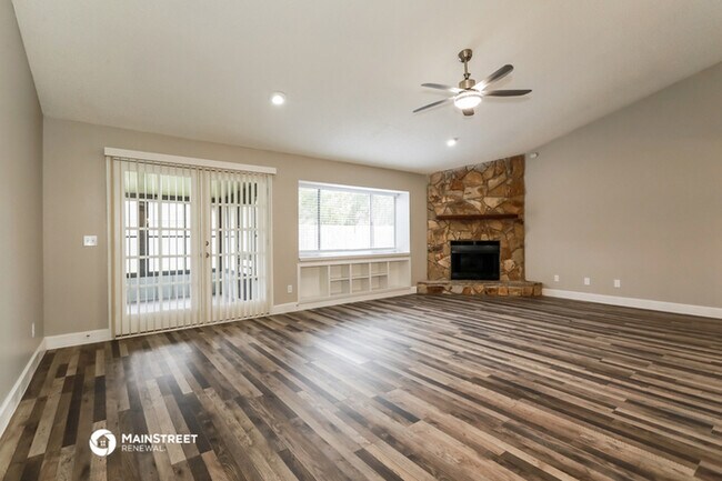 Building Photo - 820 Hardwood St