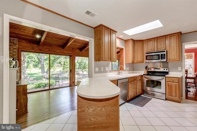 Building Photo - 1214 Vinita Ln