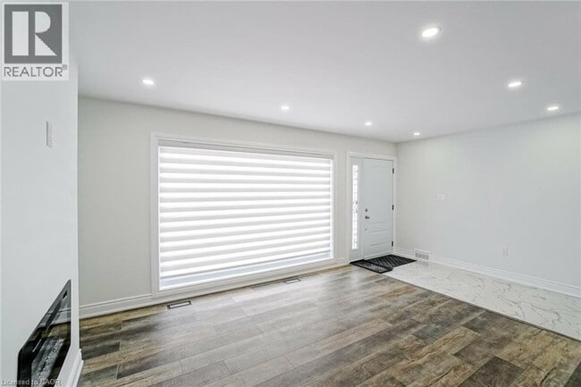 Building Photo - 8 Marlborough Rd