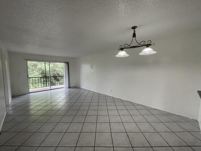 Building Photo - 7820 S Colony Cir