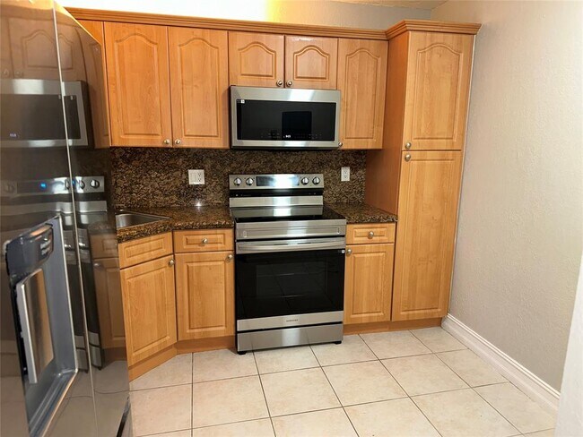 Foto del edificio - 3892 Coral Tree Cir