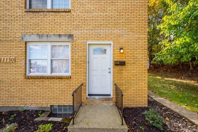Foto del edificio - AVAILABLE FOR AUGUST 7TH!! Don't miss this FANTASTIC 1-bedroom in Penn Hills!